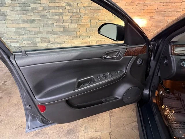 Used 2015 Ashen Gray Metallic Chevrolet LTZ image 11