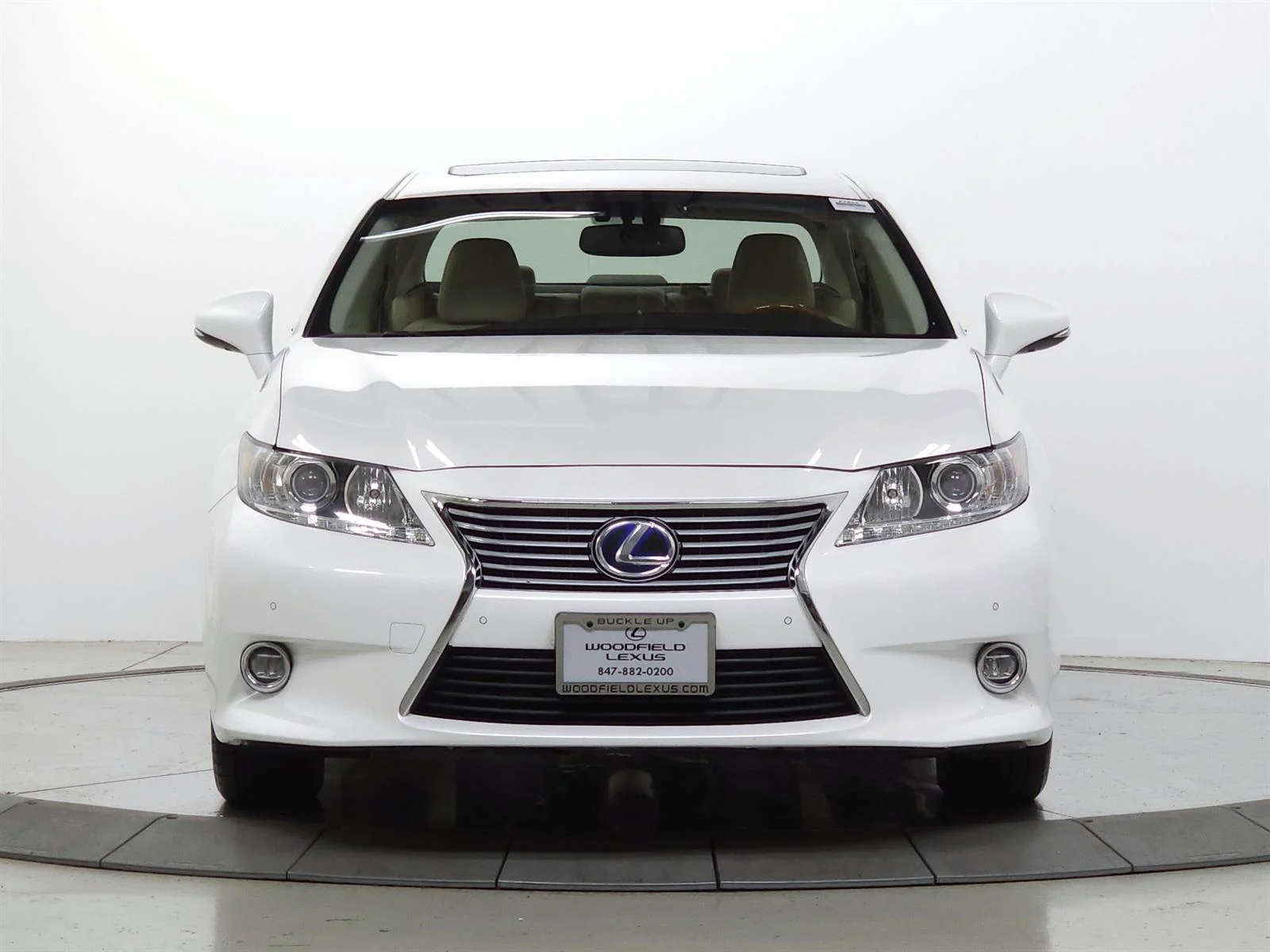 Used 2014 White Lexus  image 2