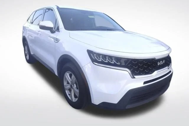 Used 2023 White Kia LX image 3