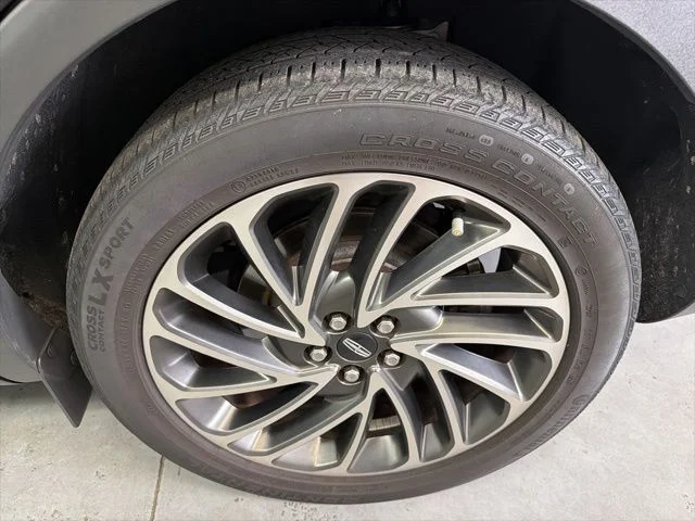 Used 2020 Black Lincoln Reserve image 25