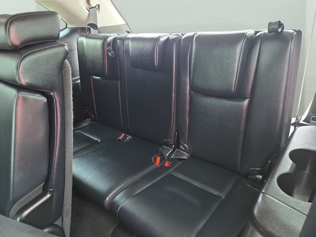 Used 2019 White Toyota XLE image 34