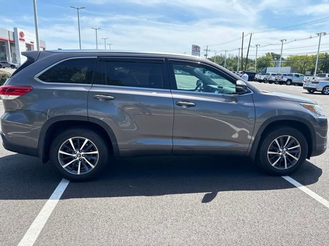 Used 2017 Gray Toyota XLE image 8