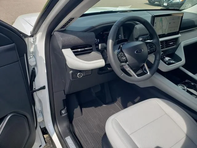 New 2026 White Ford Platinum image 12