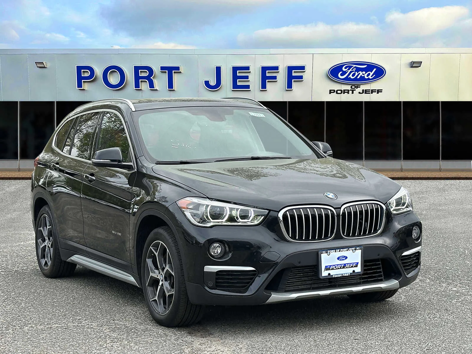 Used 2016 Black Sapphire Metallic BMW xDrive28i image 4
