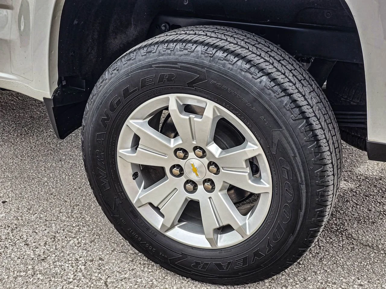 Used 2022 Summit White Chevrolet LT image 7
