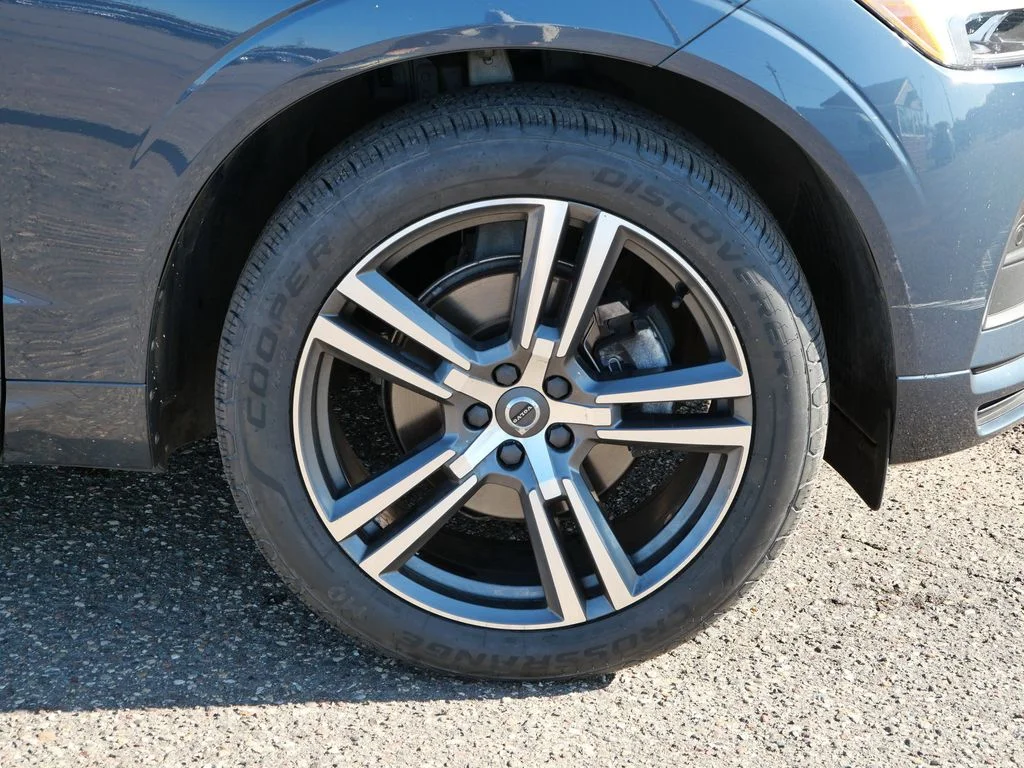 Used 2020 Blue Volvo T5 Momentum image 7