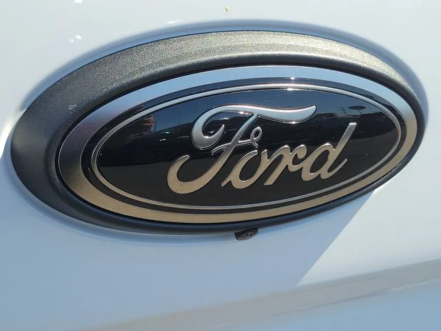 New 2026 Oxford White Ford Lariat image 9