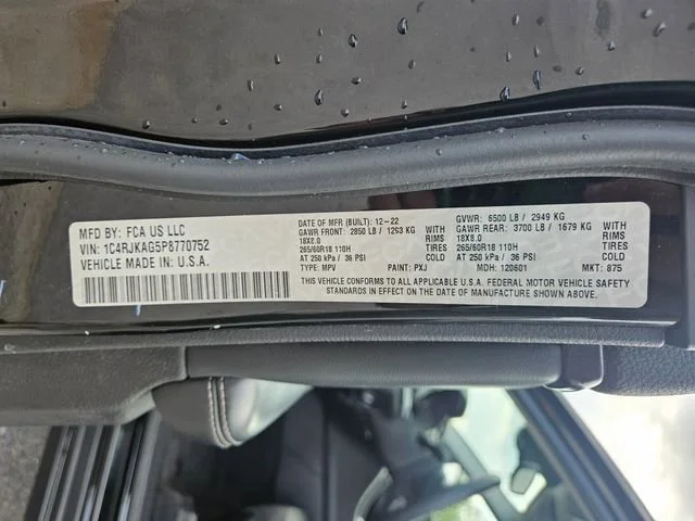 Used 2023  Jeep Laredo image 31