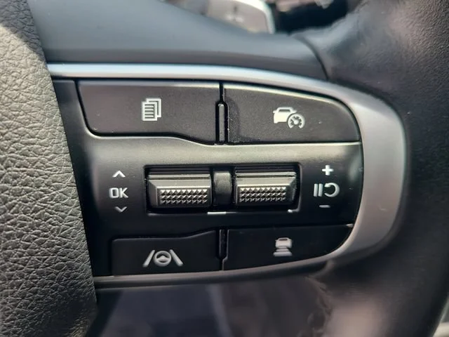 Used 2025  Kia GT image 29