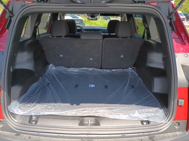New 2026 Red Hot Pearl-Coat Exterior Paint Jeep Laredo image 20