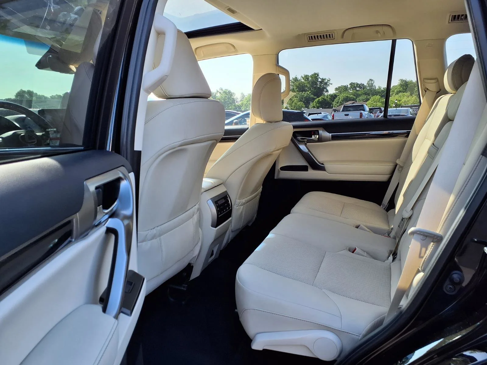 Used 2023 Onyx Black Lexus GX 460 Premium image 30