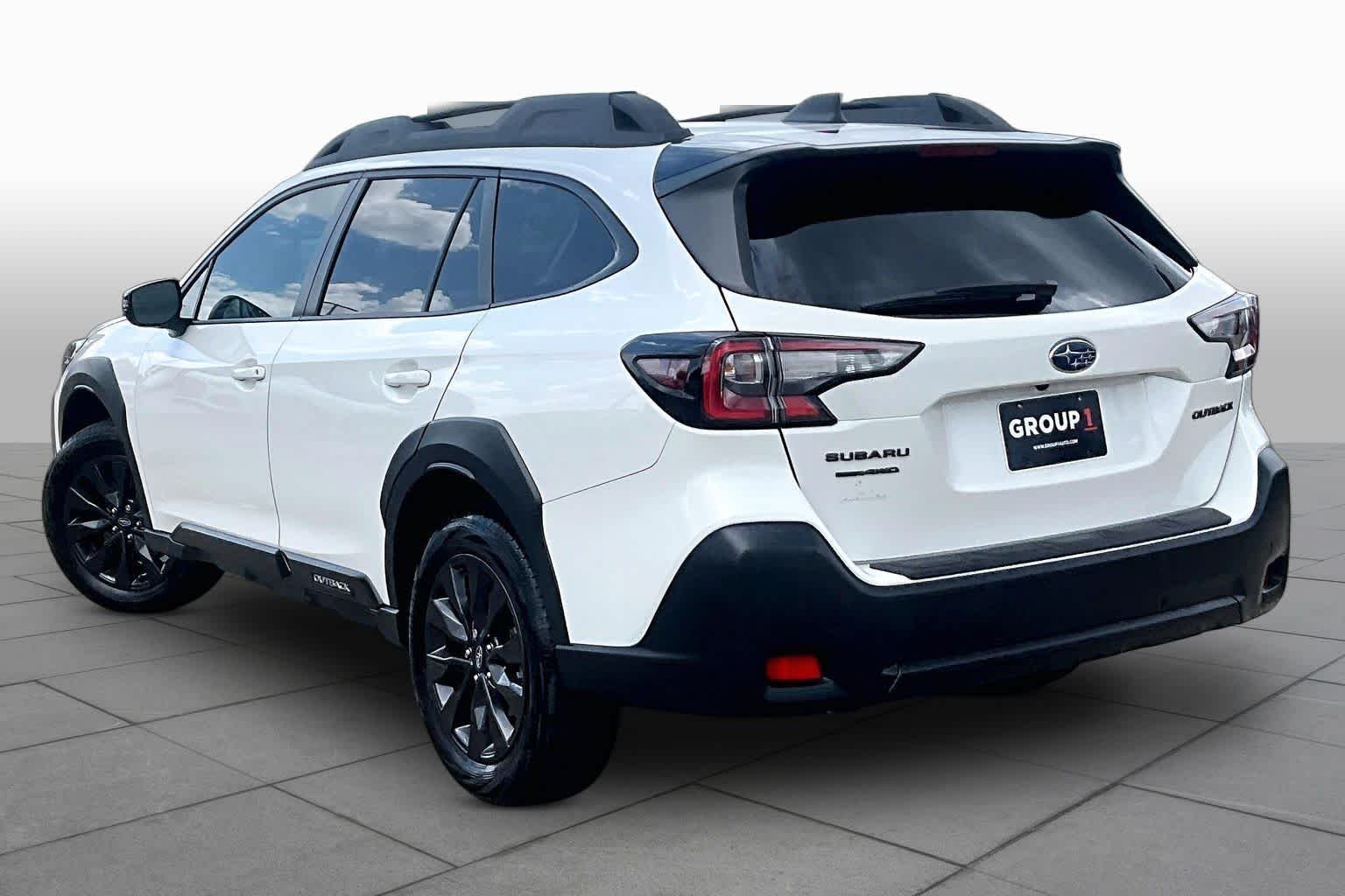 Used 2025 Crystal White Pearl Subaru Onyx Edition image 12