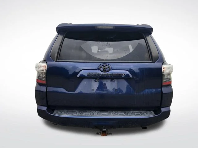 Used 2015 Blue Toyota SR5 image 8