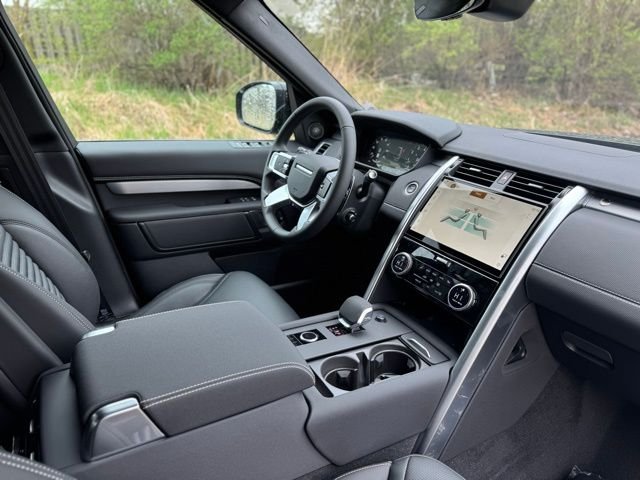 New 2026 Santorini Black Land Rover Dynamic SE image 19