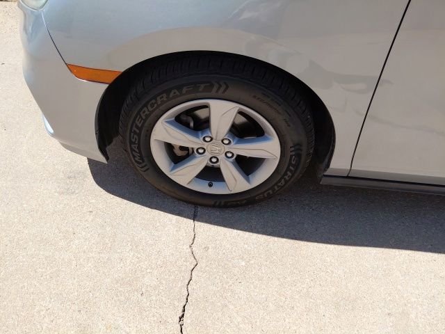 Used 2018 Silver Honda EX-L image 39
