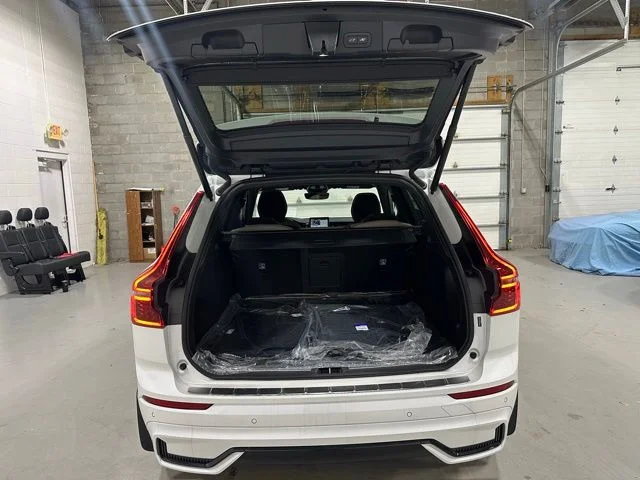 New 2026 Crystal White Volvo Plus image 21
