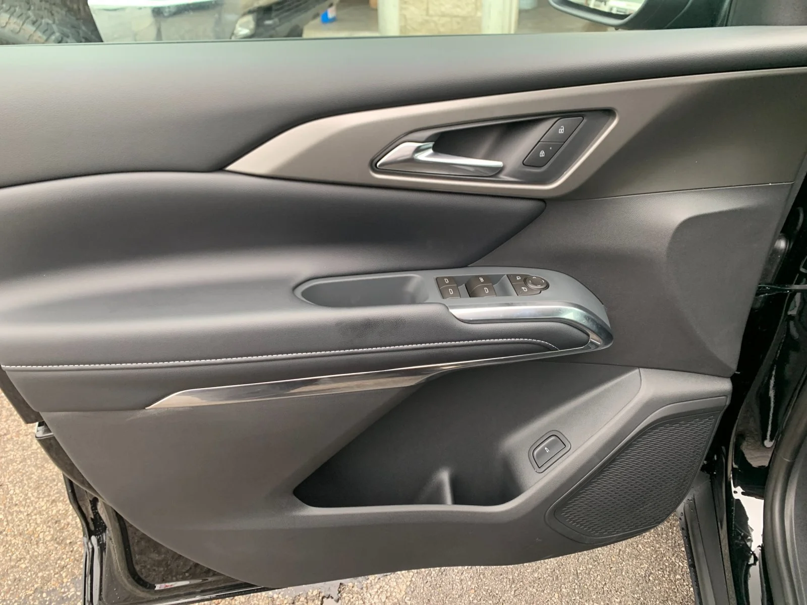 2027 Chevrolet Traverse LT - Photo 11