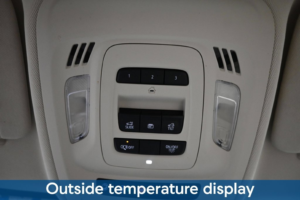 Used 2022 Red Buick Avenir image 20