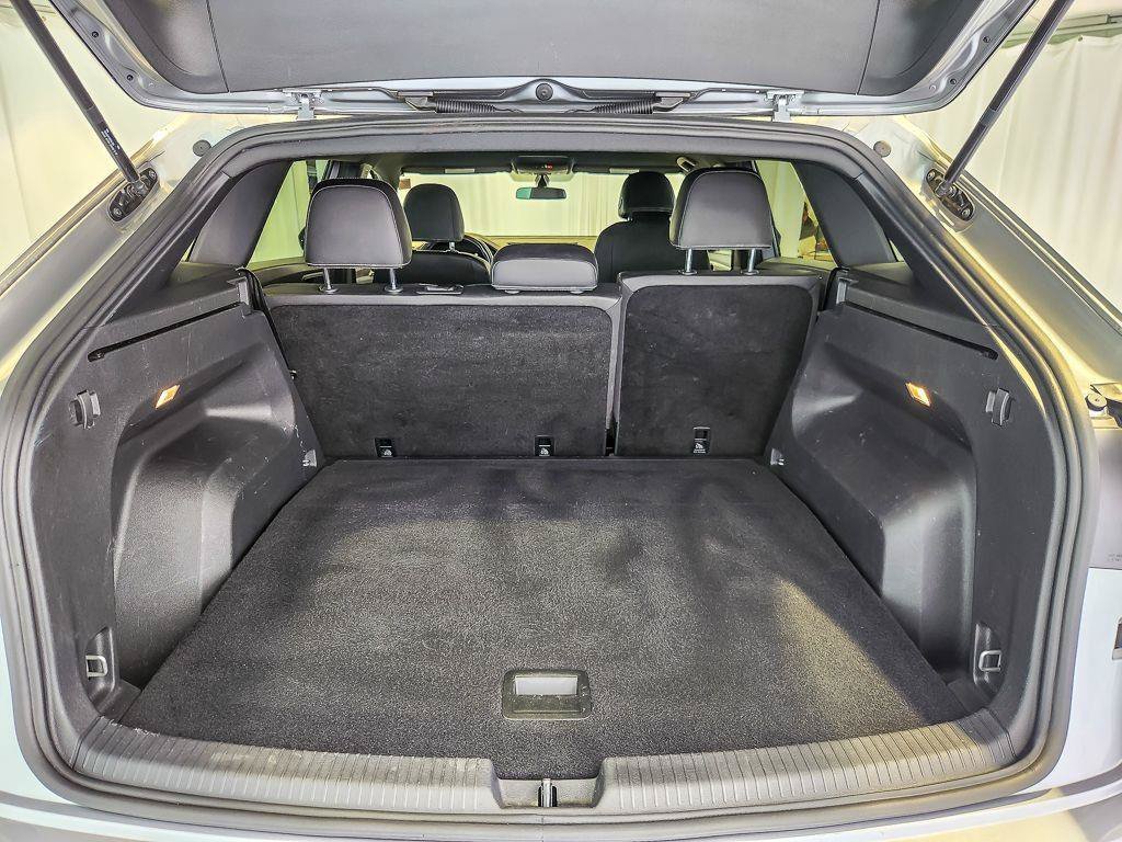 Used 2023 Silver Metallic Volkswagen 2.0T SE image 17