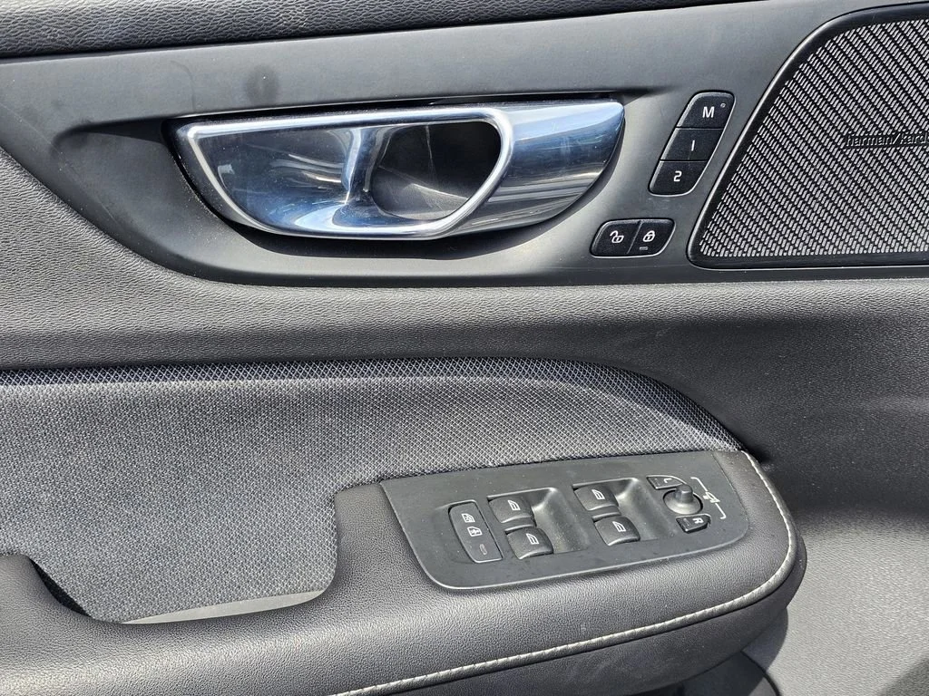 Used 2020 Black Stone Volvo R-Design image 14