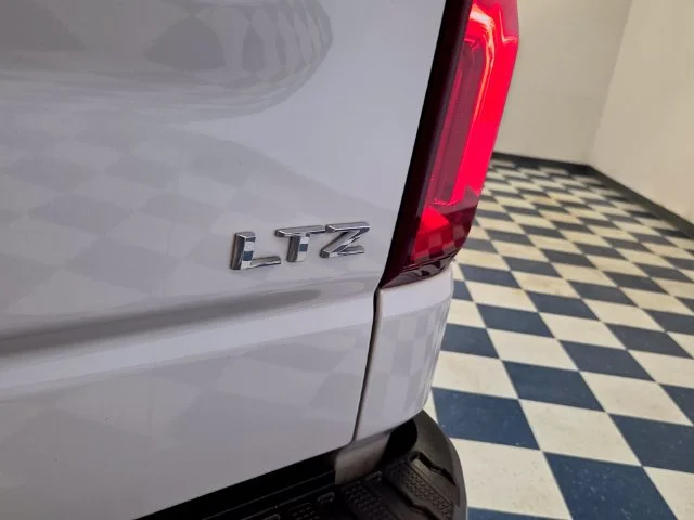 Used 2022 IRIDESCENT PEARL TRICOAT Chevrolet LTZ image 7