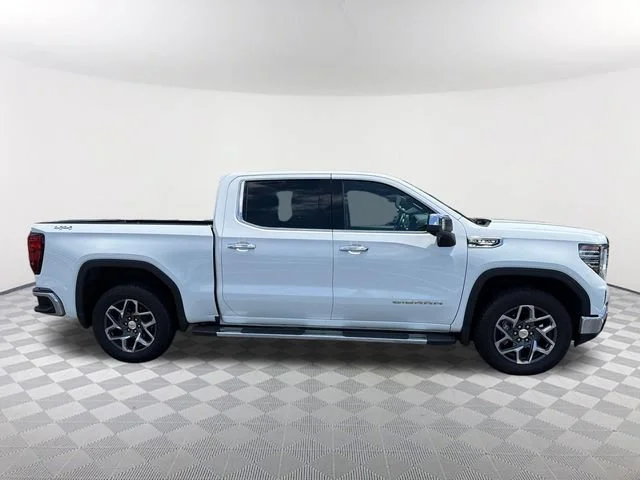 Used 2025 Summit White GMC SLT image 4