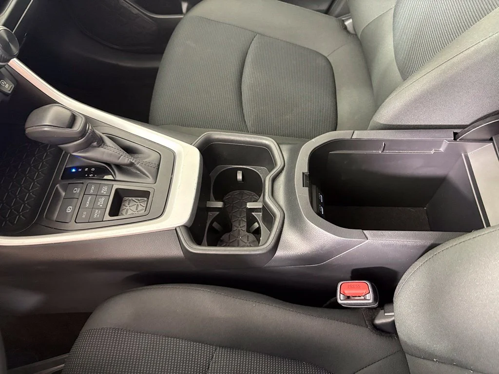 Used 2025 White Toyota LE image 28