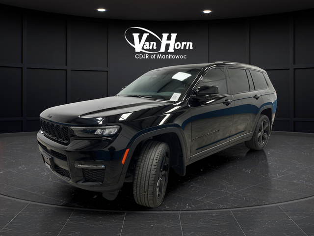 Used 2024 Diamond Black Crystal Pearlcoat Jeep Limited image 3