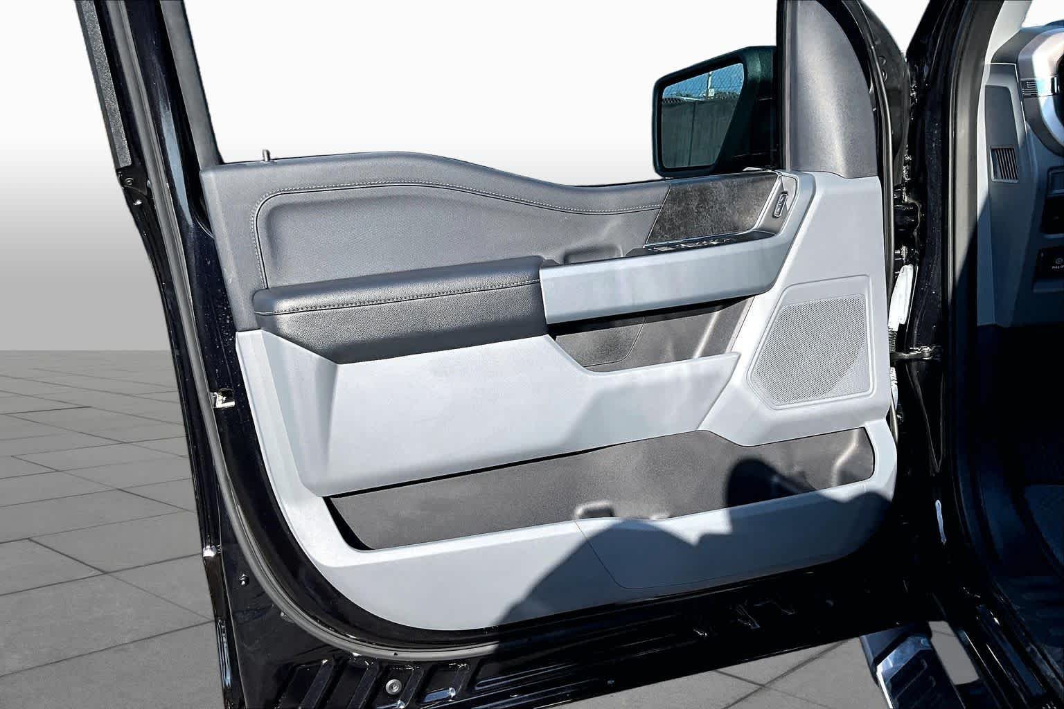 Used 2023 Agate Black Ford XLT image 22