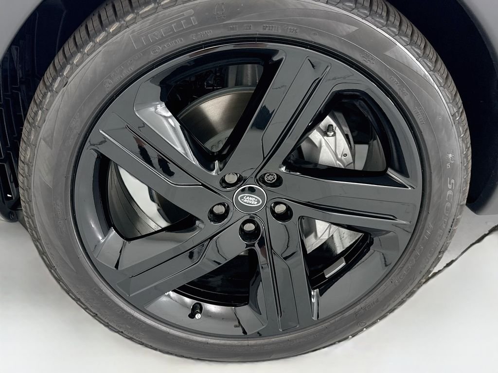 New 2026 Fuji White Land Rover S image 29