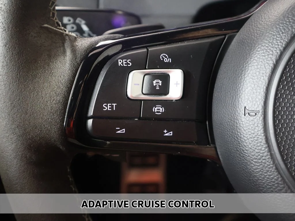 Used 2019 Red Volkswagen DCC & Navigation 4Motion image 5