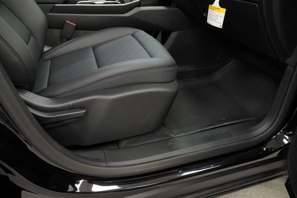 New 2026 Mosaic Black Metallic Chevrolet LT image 29