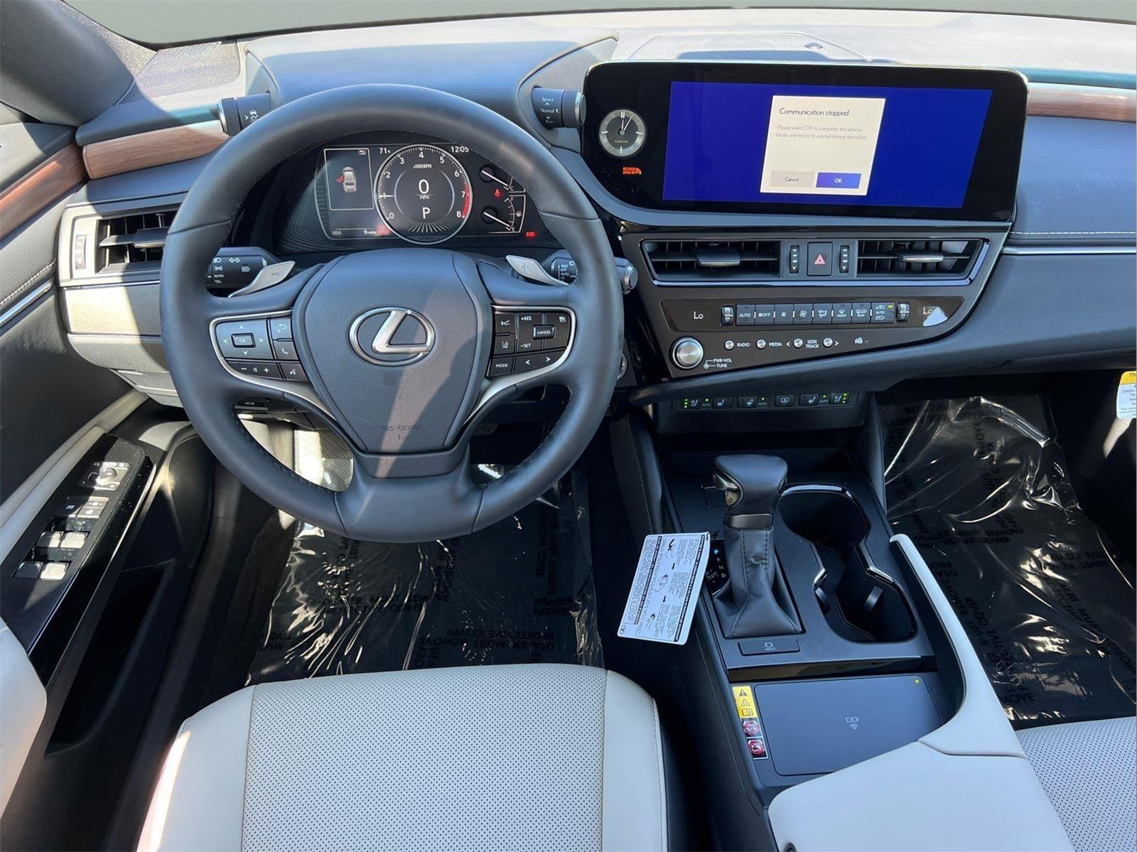 2025 Lexus ES 350 - Photo 17