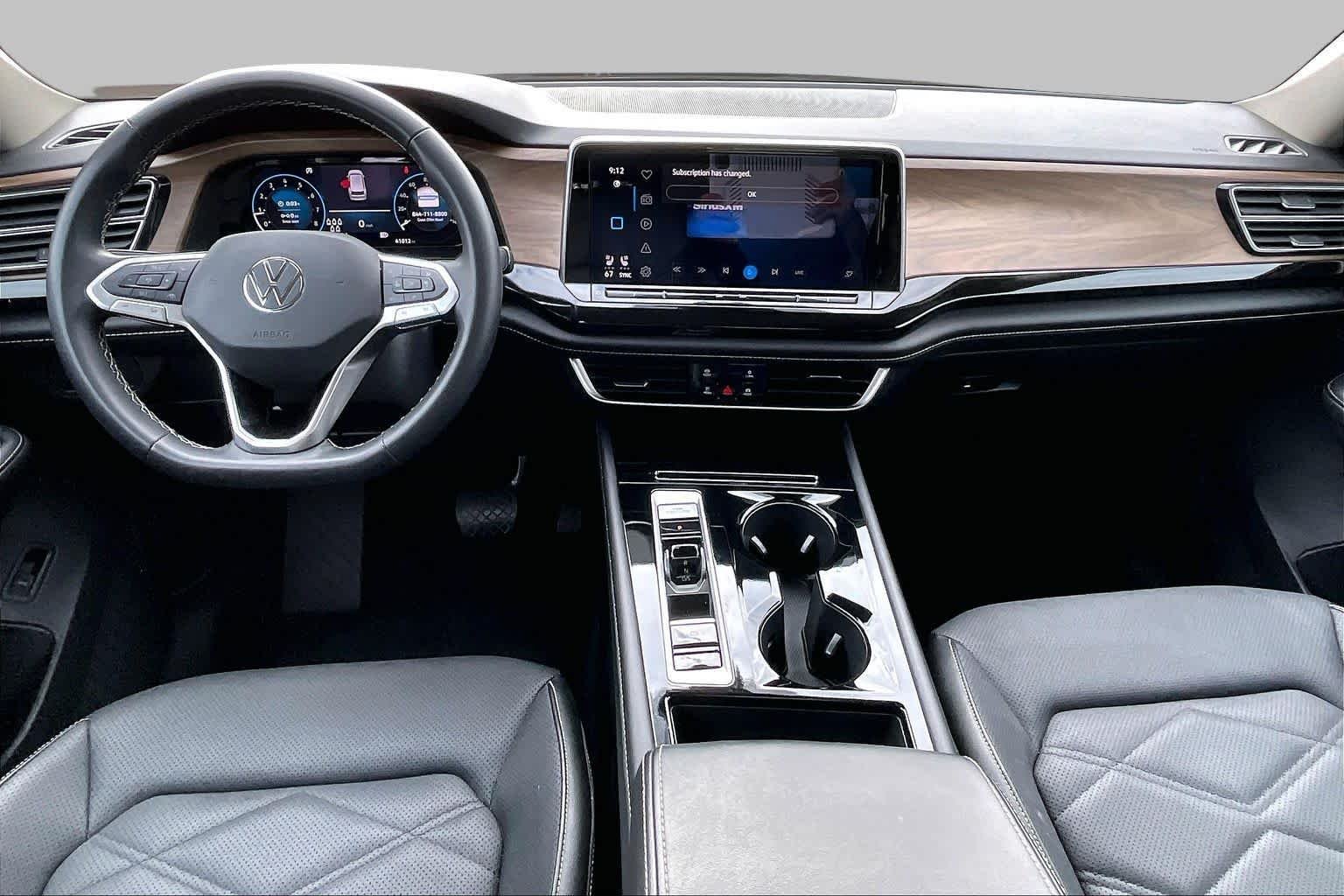 Used 2025  Volkswagen 2.0T SE w/Technology image 15