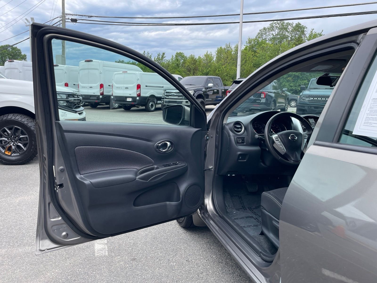 Used 2017 Silver Nissan 1.6 SV image 10