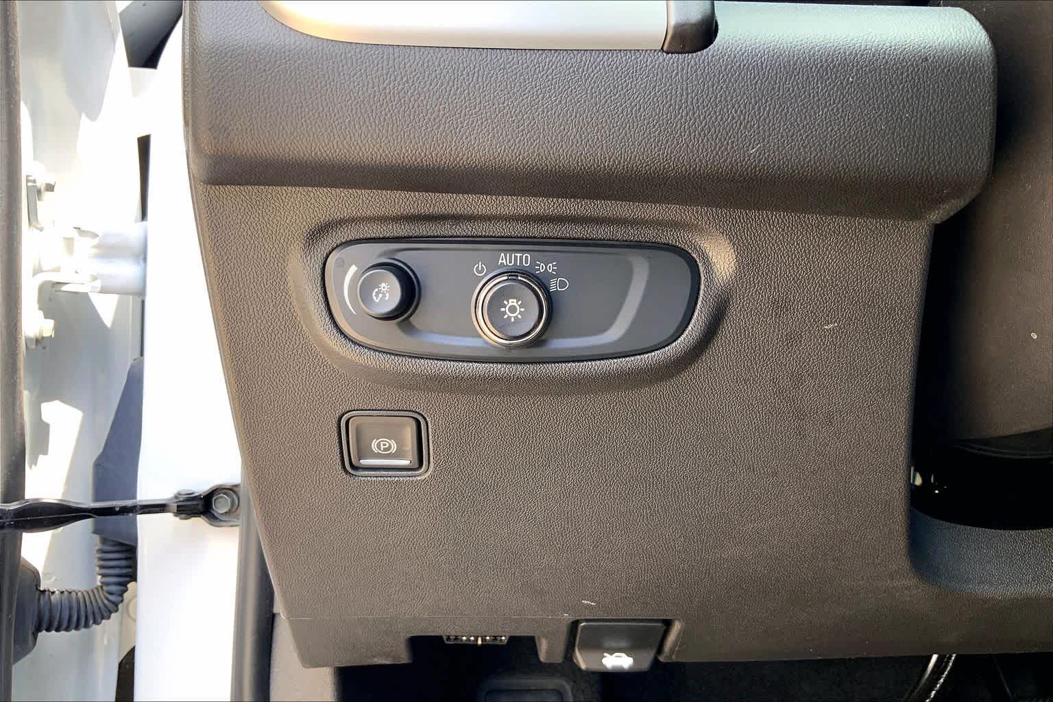 Used 2024 Summit White GMC SLE image 34