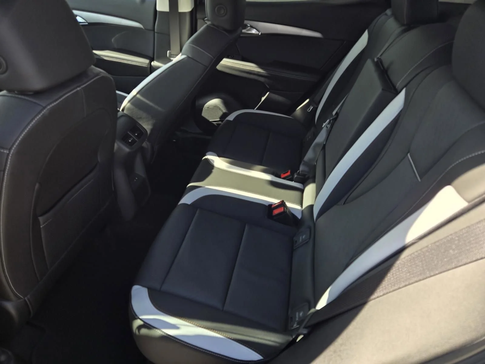 2026 Buick Envision Sport Touring - Photo 4