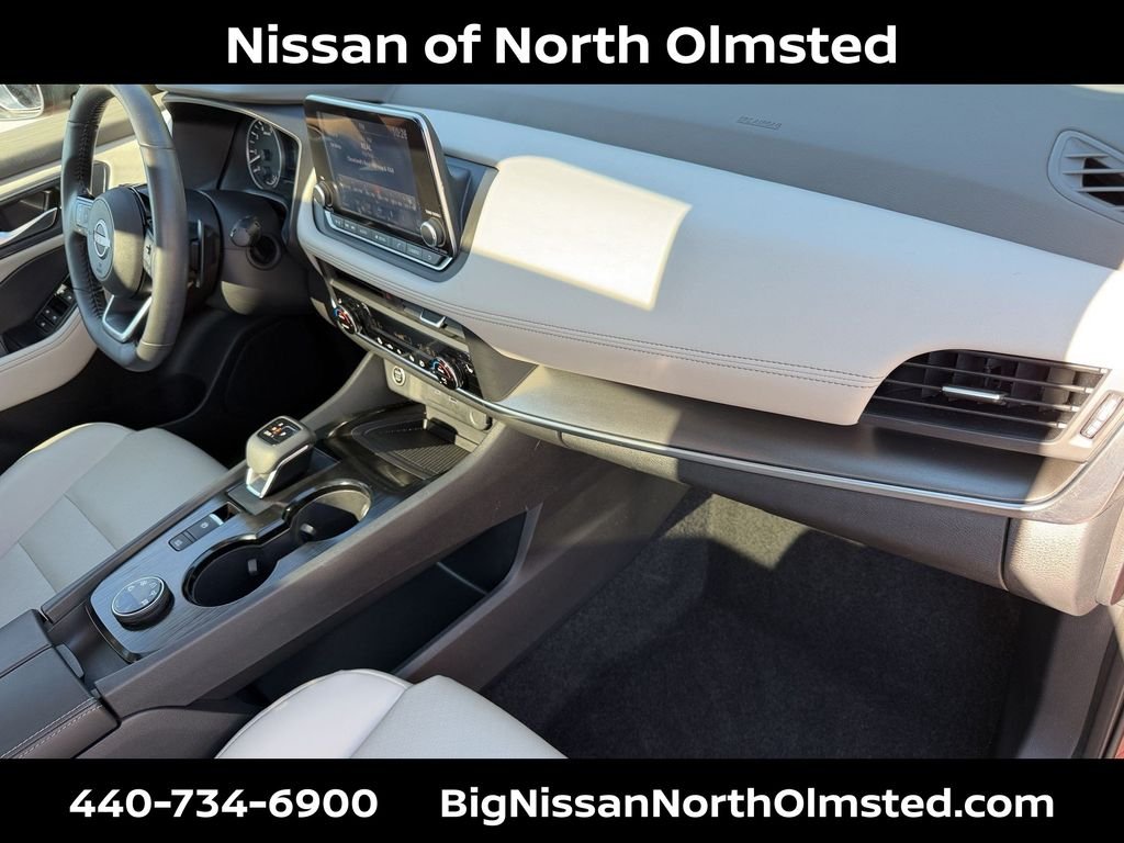 Certified Used 2023 Scarlet Nissan SV image 27