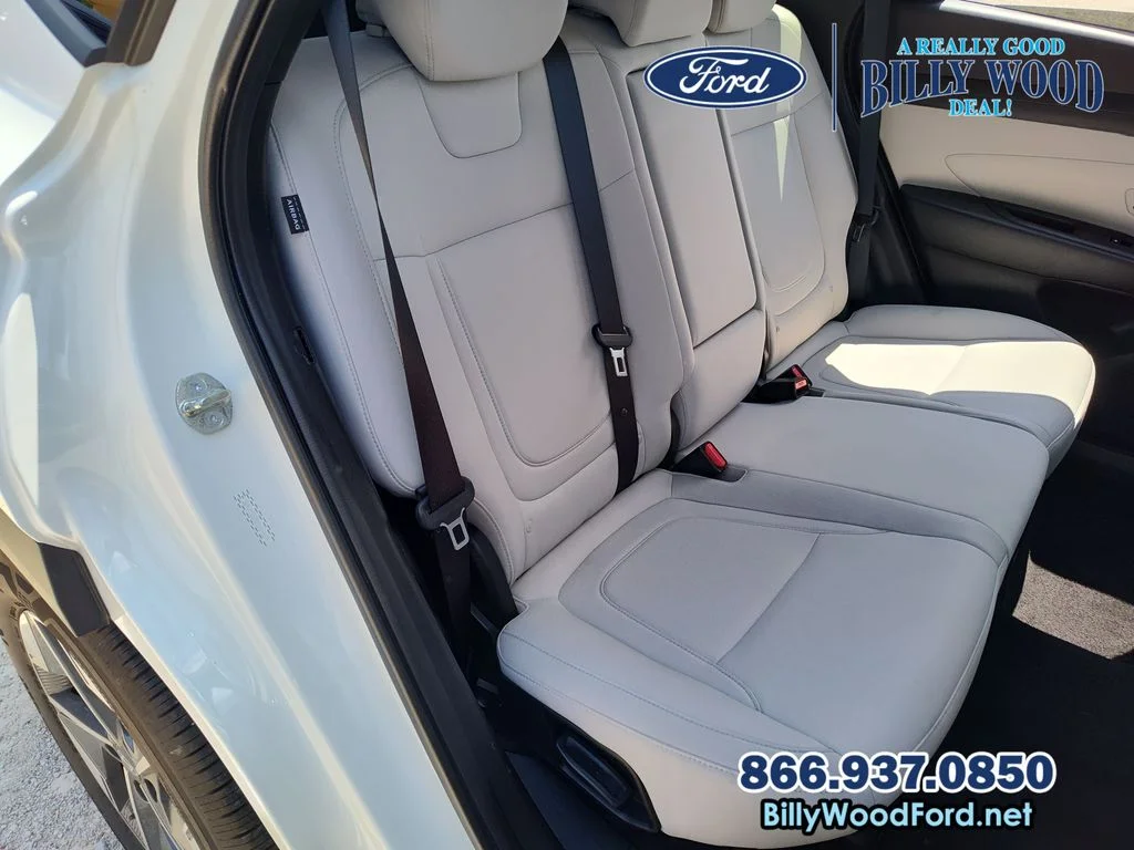 Used 2025 White Pearl Hyundai SEL image 24