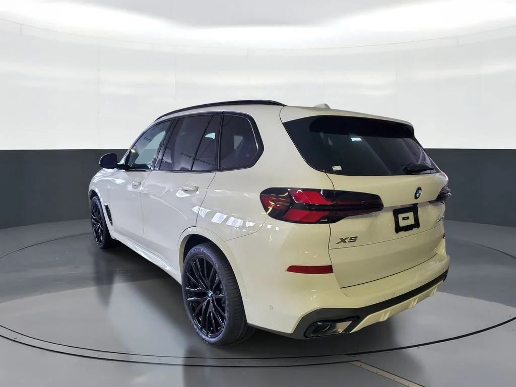 Used 2026 White BMW sDrive40i image 4