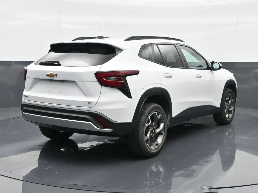 Used 2025 White Chevrolet LT image 5