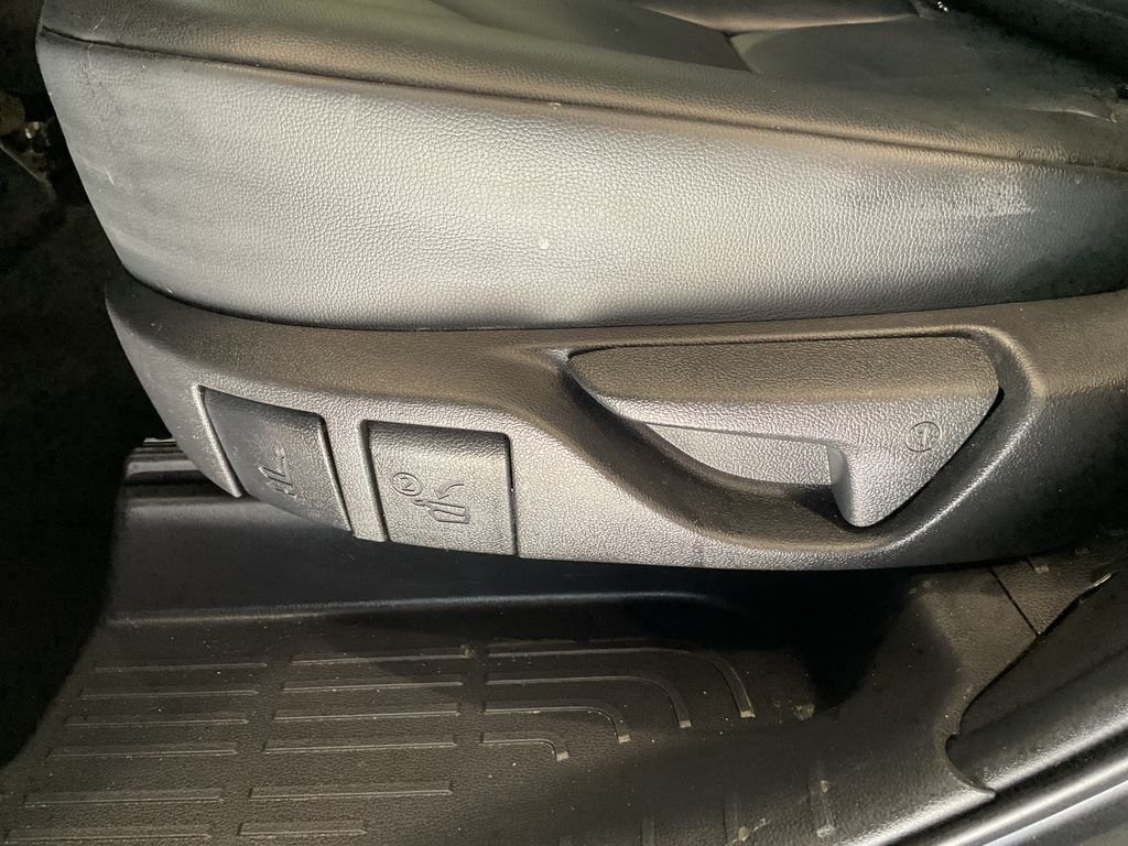 Used 2022 Gray Toyota XLE image 33