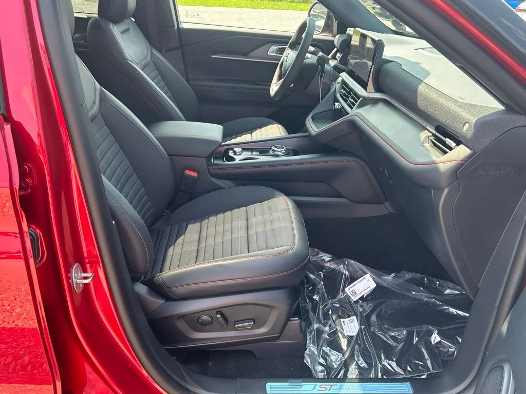 New 2026 Rapid Red Metallic Tinted Clearcoat Ford ST-Line image 16