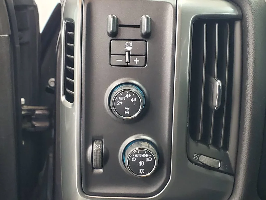 Used 2016 TUNGSTEN METALLIC Chevrolet LT image 8