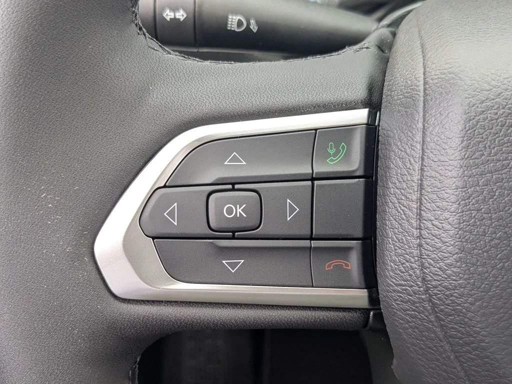 New 2026 Bright White Clear-Coat Exterior Paint Jeep Latitude image 22