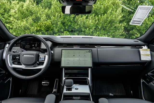 2026 Land Rover Range Rover SE - Photo 17