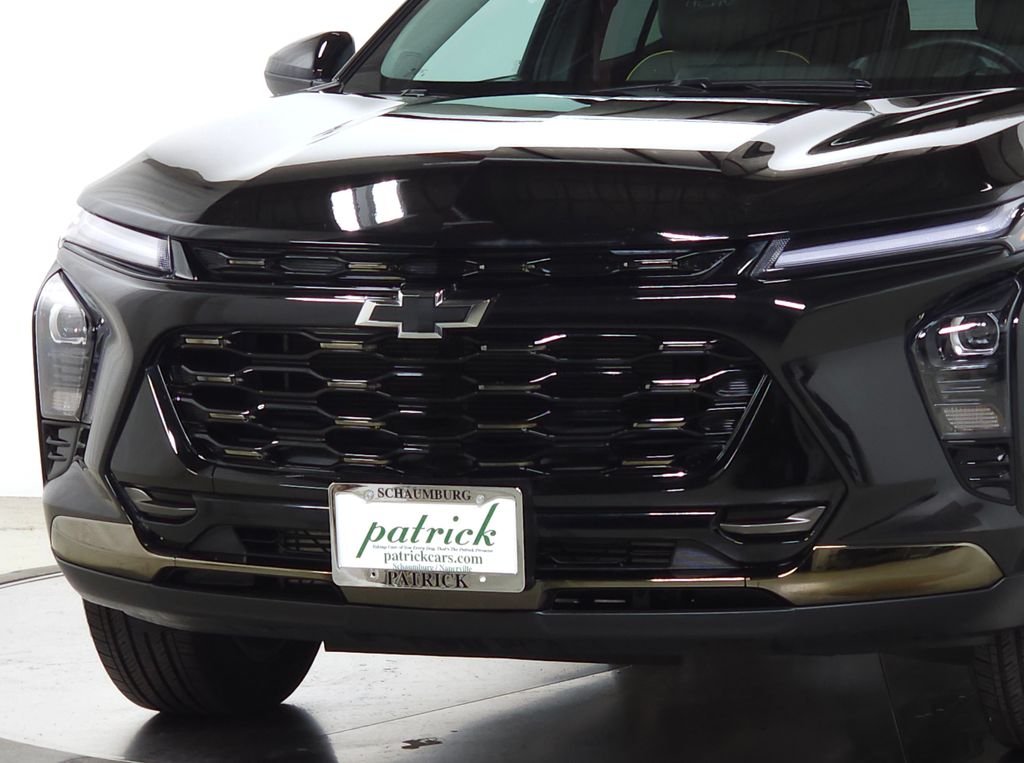 Used 2025 Mosaic Black Metallic Chevrolet ACTIV image 3