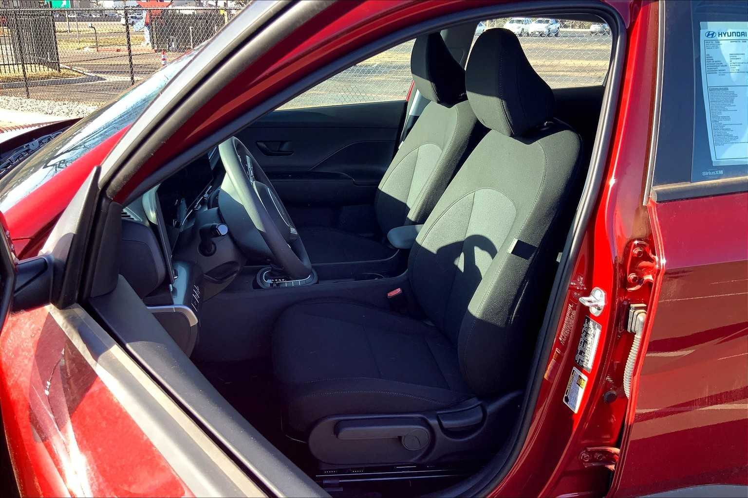 Used 2025 RED Hyundai SE image 9