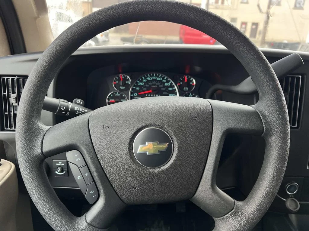 2025 Chevrolet Express Cargo Work Van - Photo 14