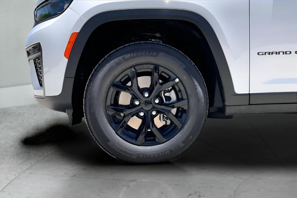 New 2026 Bright White Clearcoat Jeep Altitude image 12